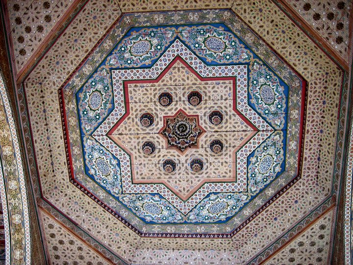 Marrakech - Détail du plafond du palais Bahia.