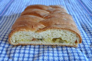 Brioche tressée aux fruits confits