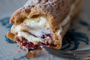 Eclair fraise et chocolat blanc