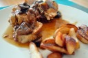 Filet mignon de porc aux cèpes confits à l’Armagnac, poires au beurre