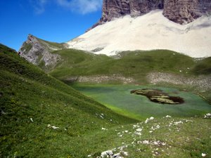 Lac du Lauzon et pente caillouteuse