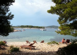 Hvar - Plage de Mlinin sur l’île Markinovac