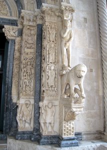 Adam sur le portail de la cathédrale de Trogir