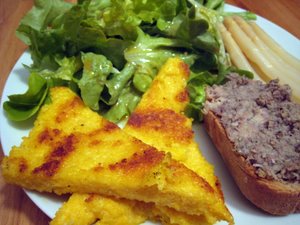 Salade à la polenta croustillante