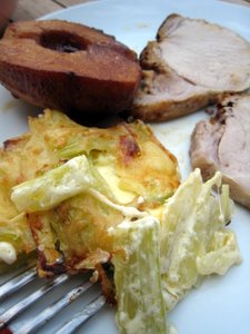 Rôti de porc, pomme et gratin de céleri