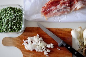 Ingrédients pour petits pois aux lardons