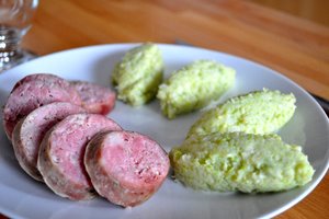 Saucisse et purée au chou romanesco