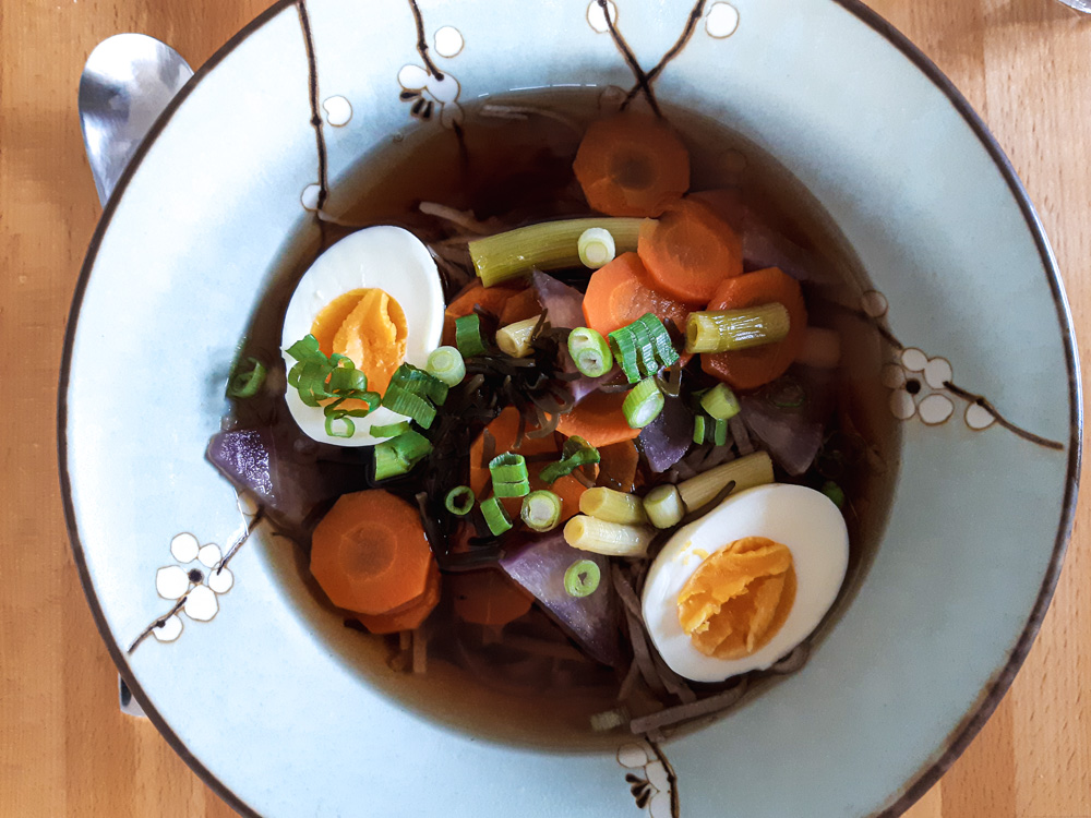 soupe japonaise : carotte, poireau, navet, ciboulette