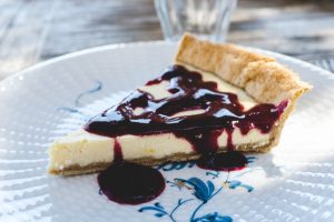 Tarte à la ricotta façon cheesacke et coulis de fruits rouges