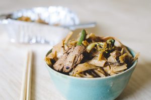 Wok légumes, nouilles et sauce haricot noir