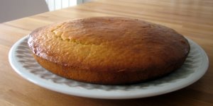 Premire gâteau au citron avec glaçage liquide