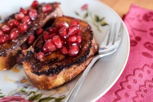 Pain perdu, sirop d'érable et grenade