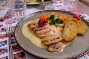 Poulet farci au veau, sauce au maïs