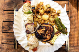 Assiette brochette de poisson