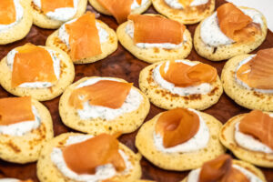 Saumon fumé et blinis maisonn